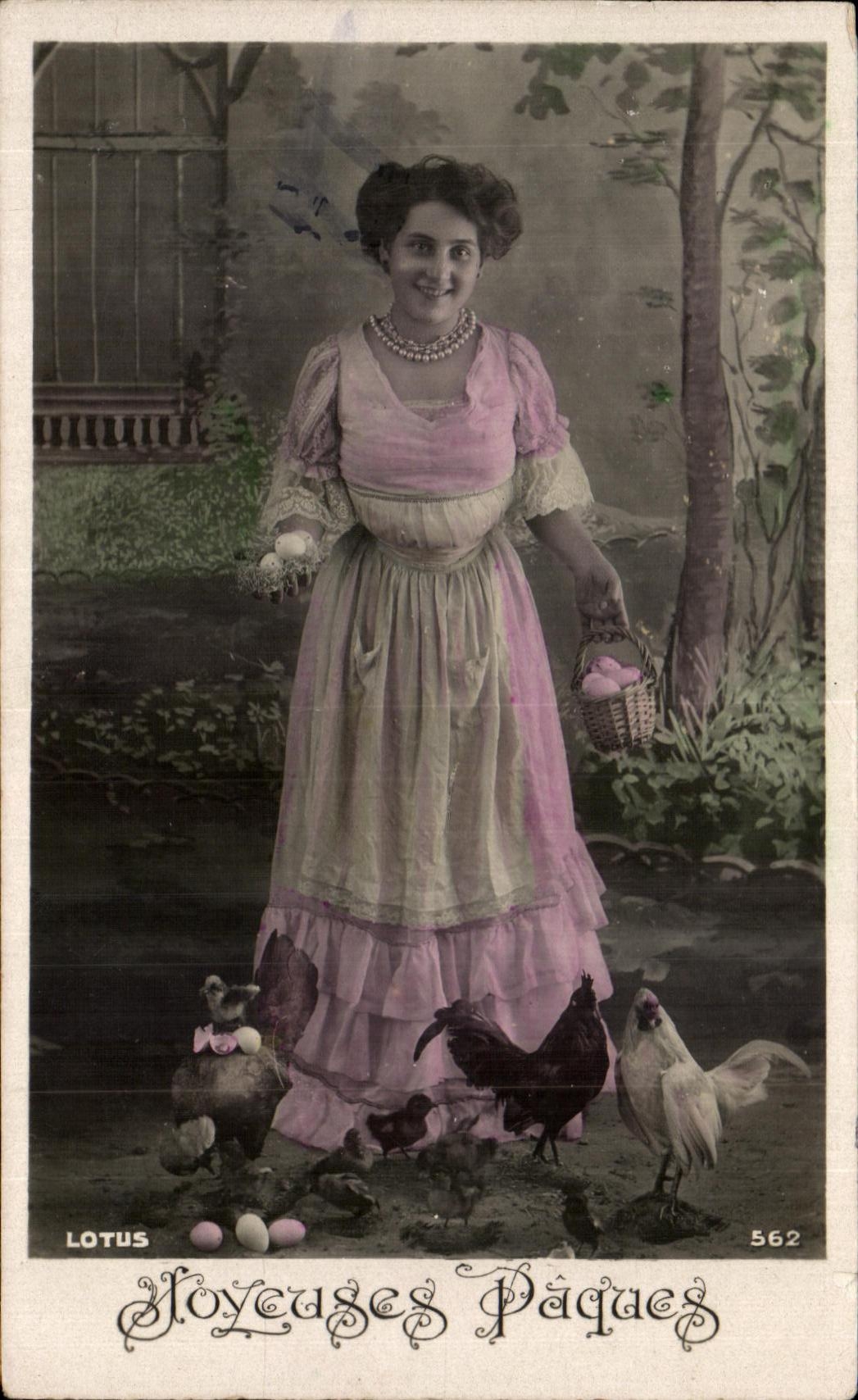 CPA Fantaisie Femme et poules Paques 