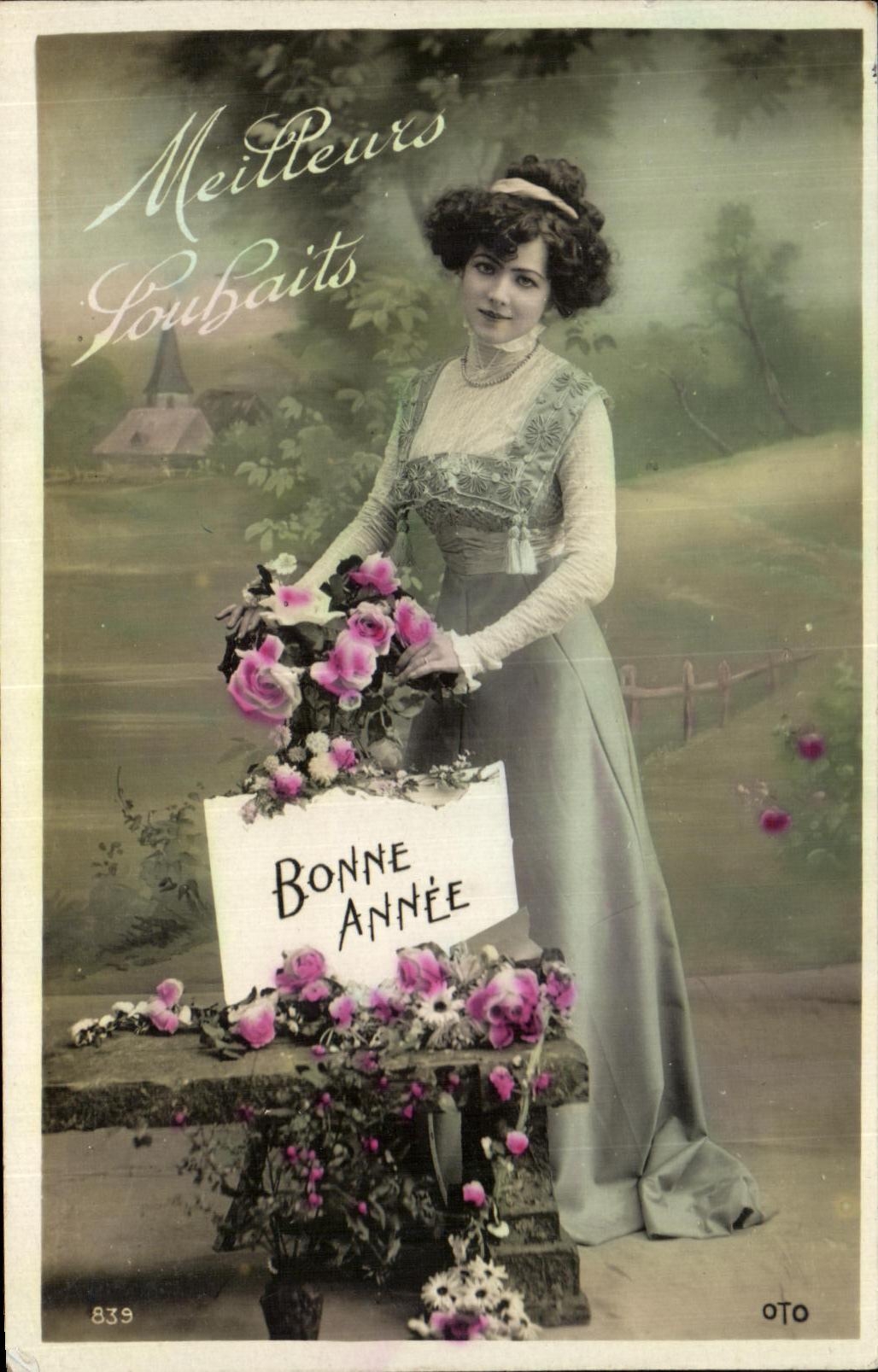 Femme en robe élégante — avec bouquet et pancarte 'BONNE ANNÉE' — édit. OTO n°839