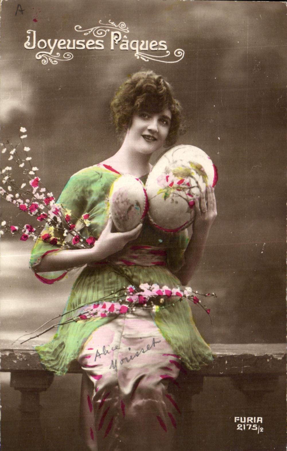 CPA Fantaisie Femme Oeufs Paques 