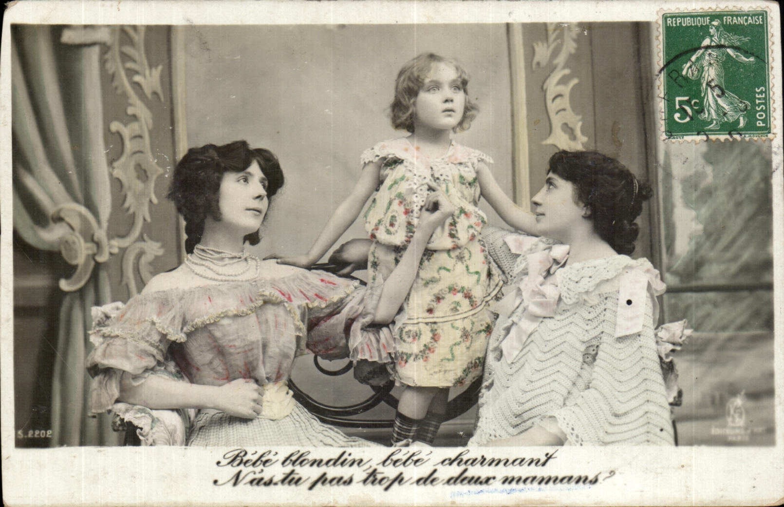 Bébé blondin, bébé charmant — N'asta pas trop de deux mamans — S.2202