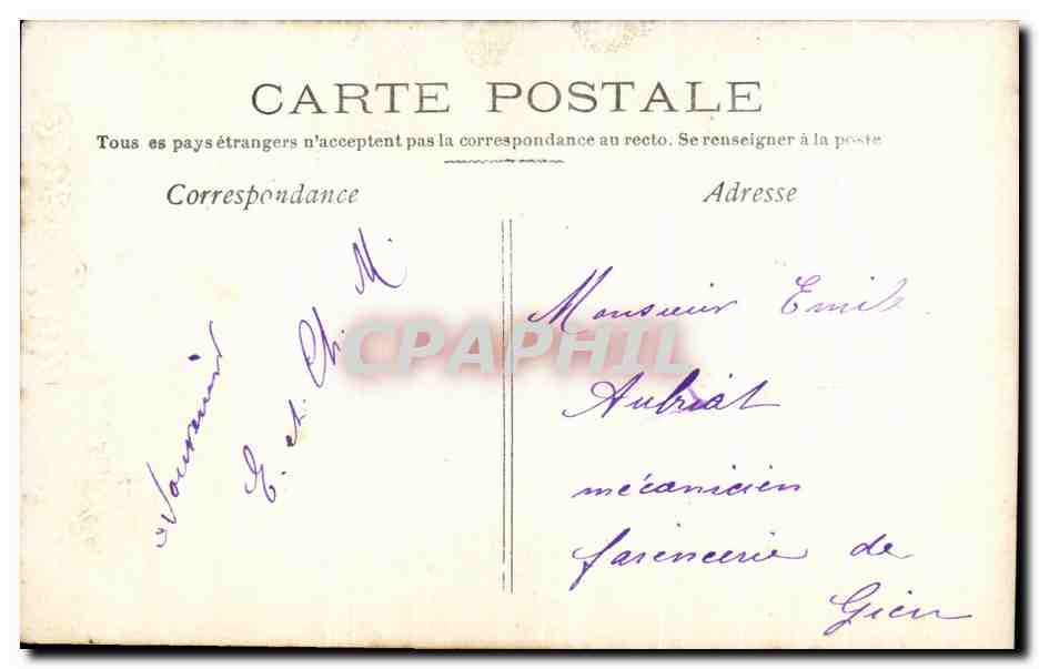 Jeune femme souriante avec panier de roses — Joyeux Anniversaire — Éditeur inconnu, n° 739 — Reverso
