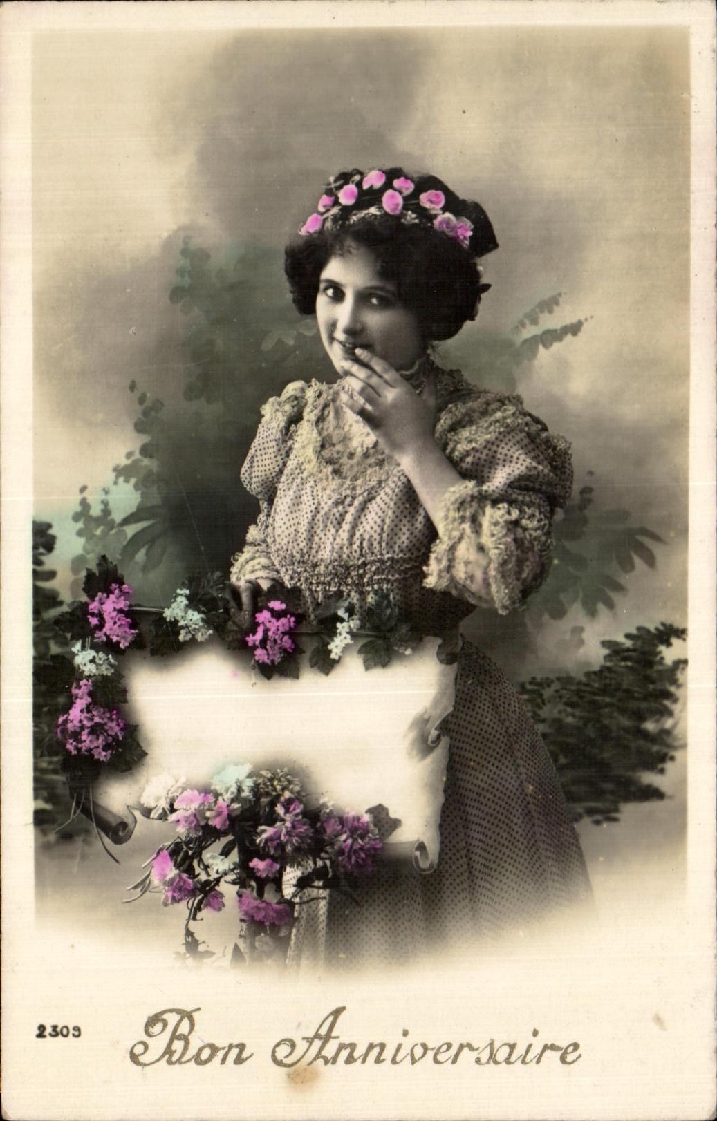 Femme en couronne de fleurs — Bon Anniversaire — série 2303