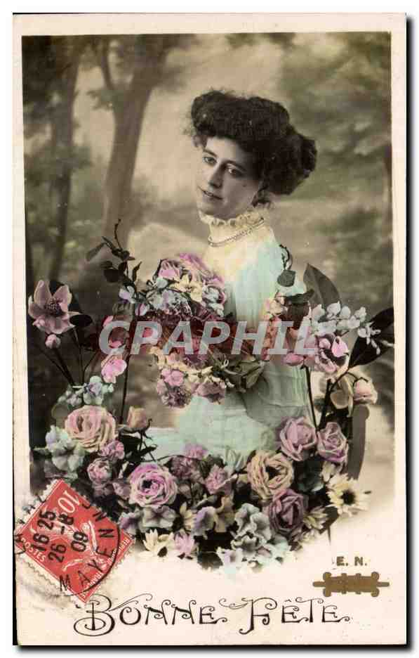 Frau in einem hellen Kleid umgeben von Blumen — Frohe Geburtstagskarte — E.N. (Verlag)