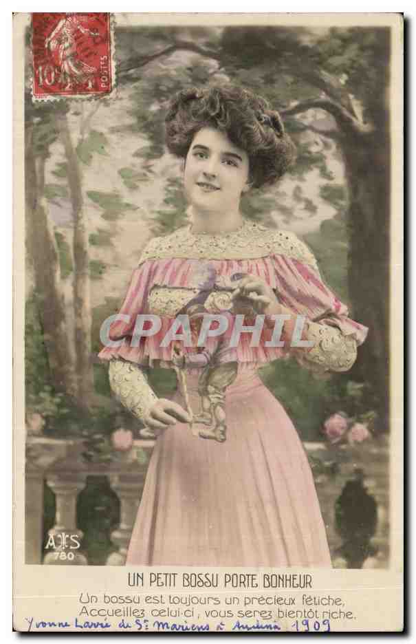 Femme en robe rose tenant un petit bossu — texte imprimé et manuscrit — éditeur AXS n°780