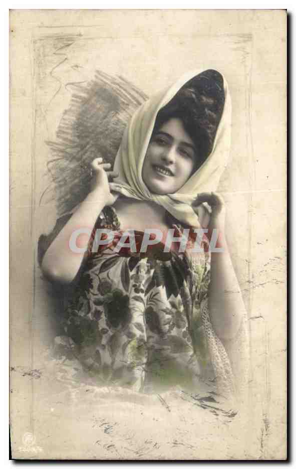 Femme en foulard — pose avec éventail — éditeur inconnu, série 2005
