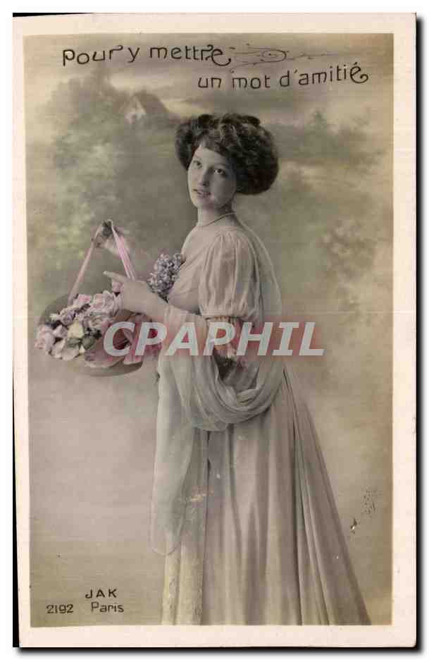 Jeune femme en robe longue tenant un panier de fleurs — JAK Paris 2192