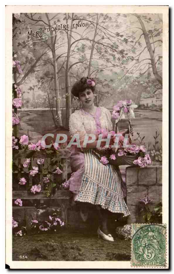 Femme en robe à rayures tenant un bouquet — scène de jardin — éditeur anonyme, n° 654