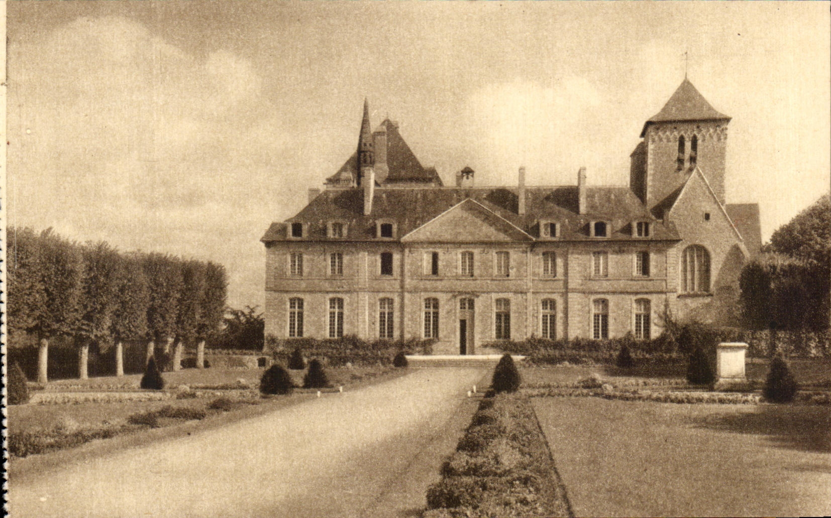 CPA Abbaye De Solesmes Le Prieure Facade Sur Le Jardin