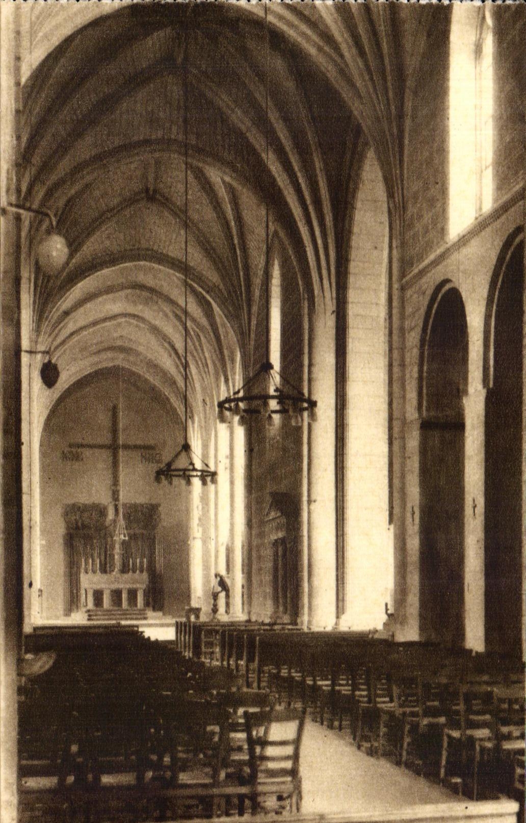 CPA Solesmes L'Interieur De L'Eglise Abbatiale Saint Pierre
