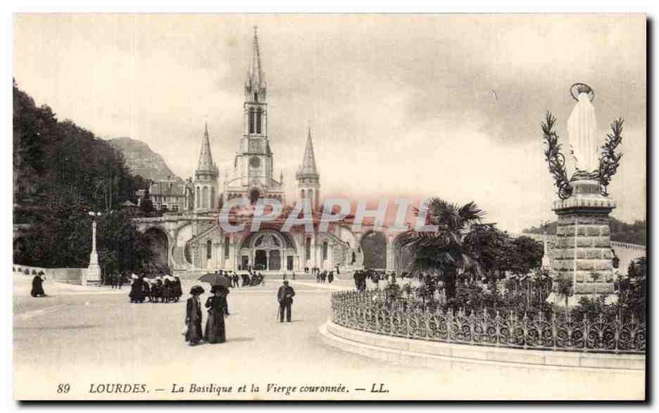 CPA Lourdes La Basilique Et La Vierge Couronnee