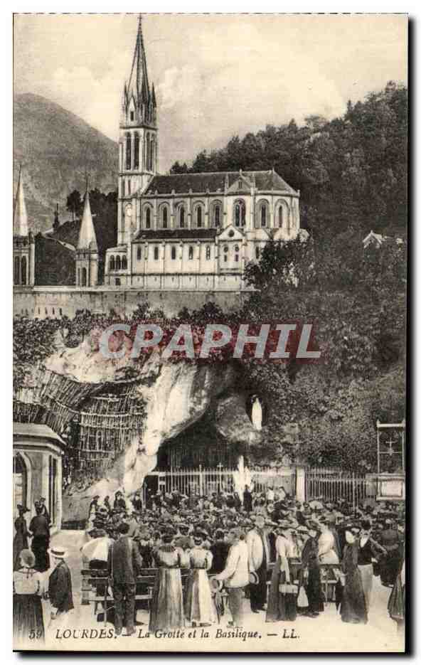 CPA Lourdes La Grotte Et La Basilique