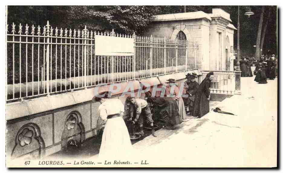 CPA Lourdes La grotte Les Robinets