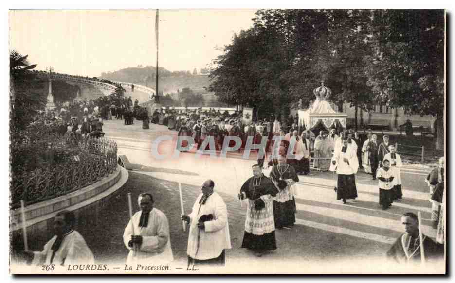 CPA Lourdes la Procession 