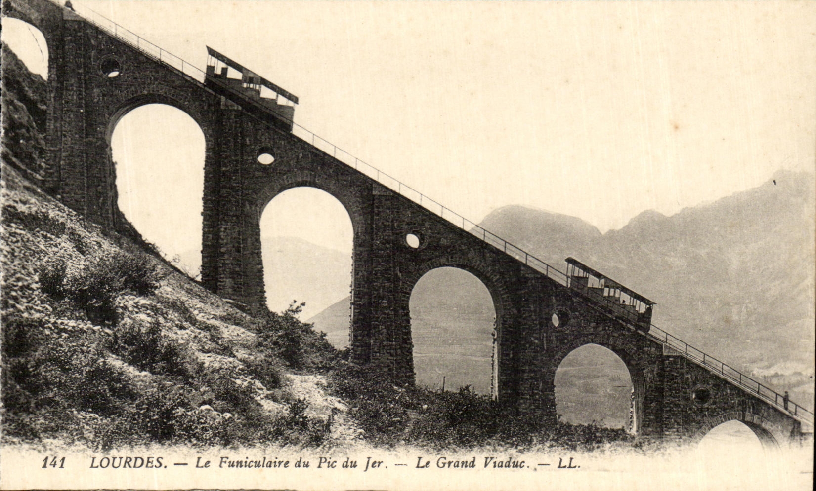 CPA Lourdes Le Funiculaire du pic du Jer Le Grand Viaduc