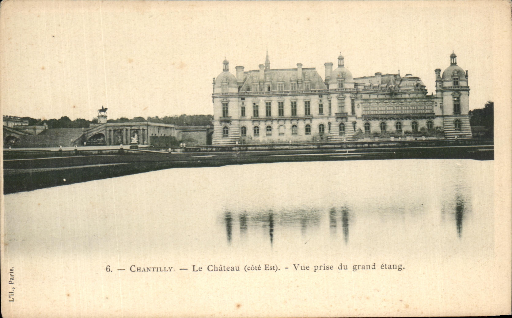 CPA Chantilly Le Chateau Vue Prise Du Grand etang
