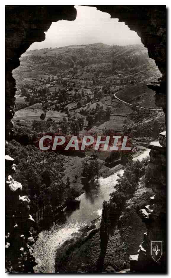 Vallée pittoresque de la Sioule — Regard sur la vallée par une brèche des murs en ruine de Château-Rocher — Éditions du LYS, Saint-Flour