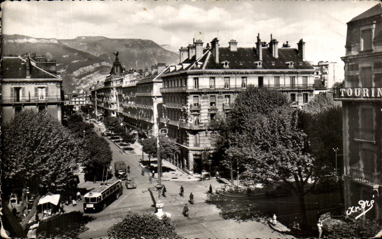 Grenoble — Charréfour Avenue — Au fond, le Vercors — Édition d'Art André