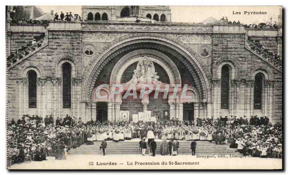 CPA Lourdes La Procession du St Sacrement