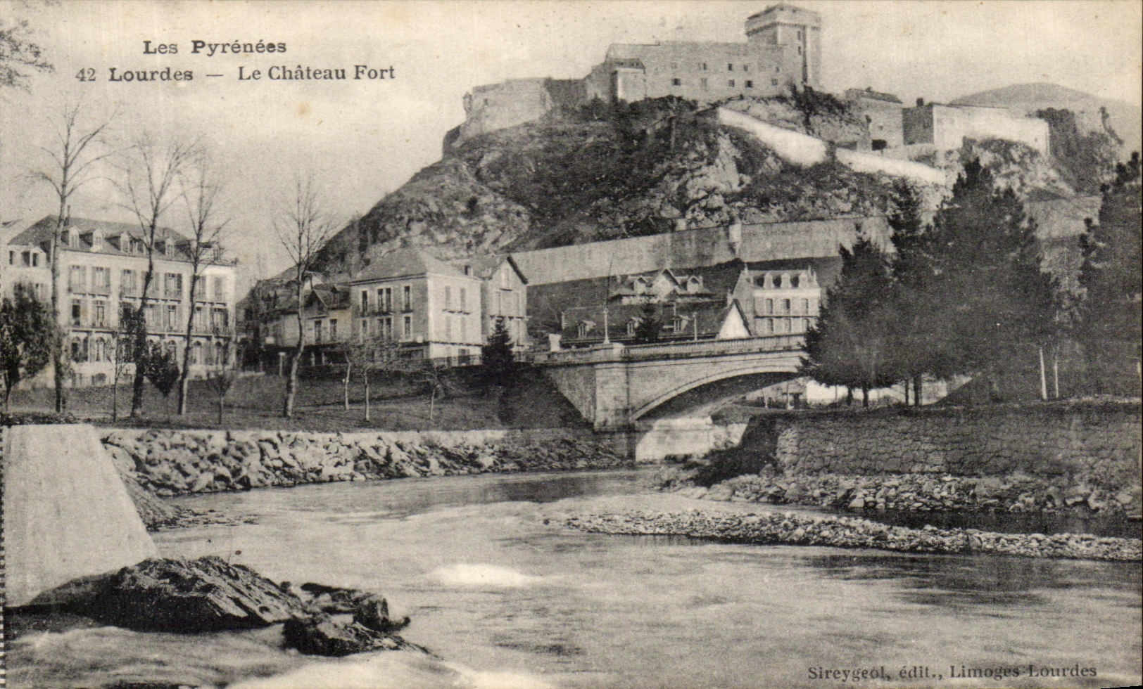 CPA Lourdes Le Chateau Fort
