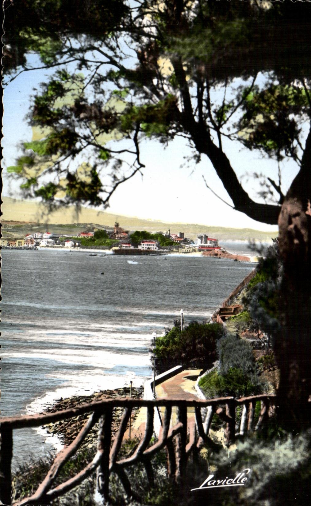 Socoa vu depuis Saint-Jean-de-Luz — Lavielle