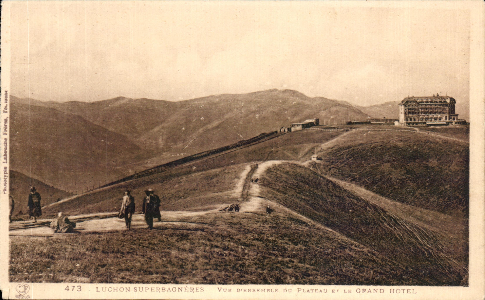 Luchon Superbagnères — Vue d'ensemble du plateau et le Grand Hôtel — Phototypie Labensche Frères, n° 473