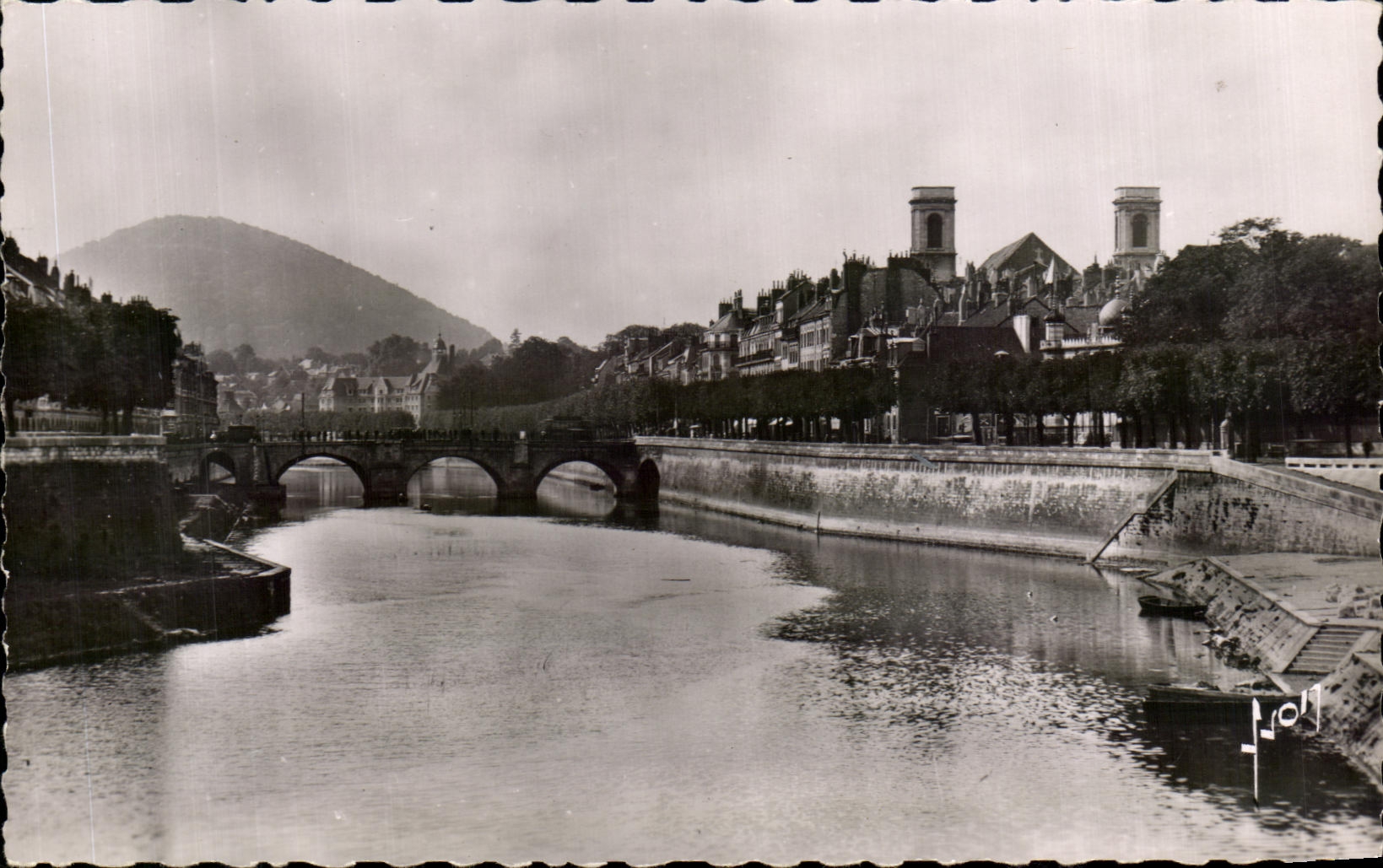 CPSM Besancon Le Doubs le quai Vauban et le pont de Battant