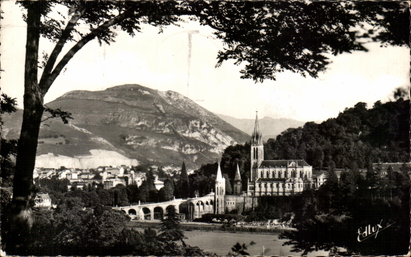 Lourdes — La Basilique et le Pic du Jer — Edlux