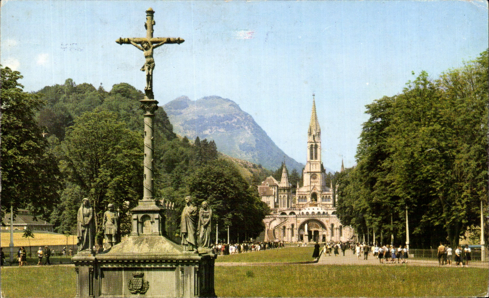 CPSM Lourdes La Calvaire Breton et la basilique