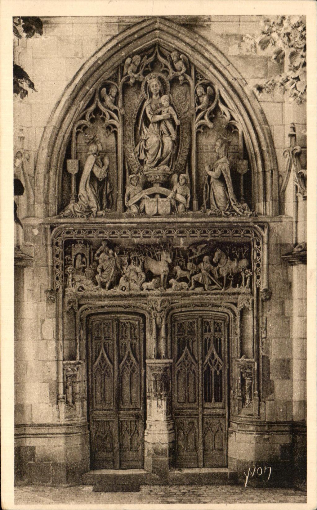 CPA Chateaux De La Loire Chateau d'Amboise Porte la Chapelle Saint Hubert