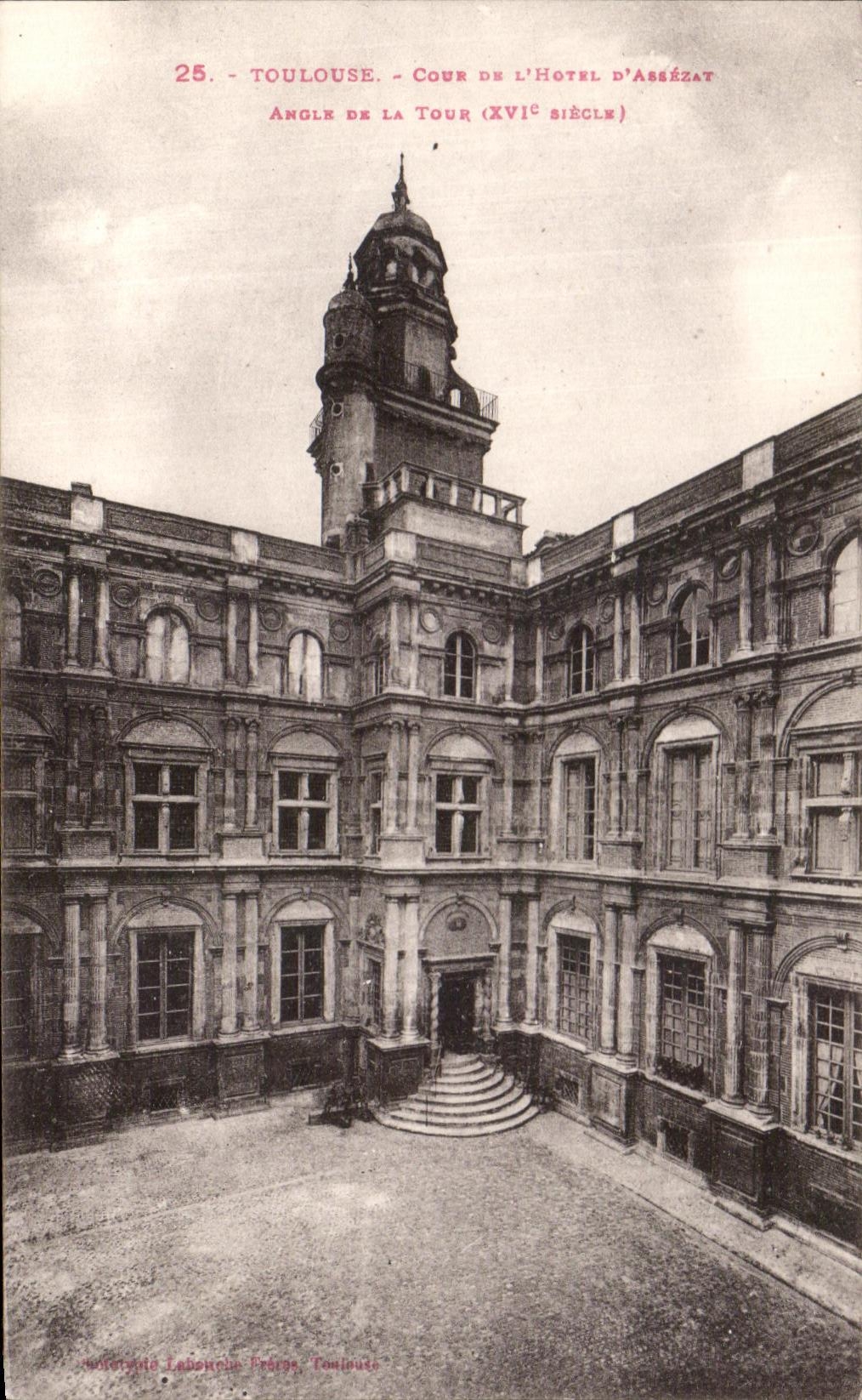 Toulouse - Cour de l'Hôtel d'Assézat, angle de la tour (XVIe siècle)