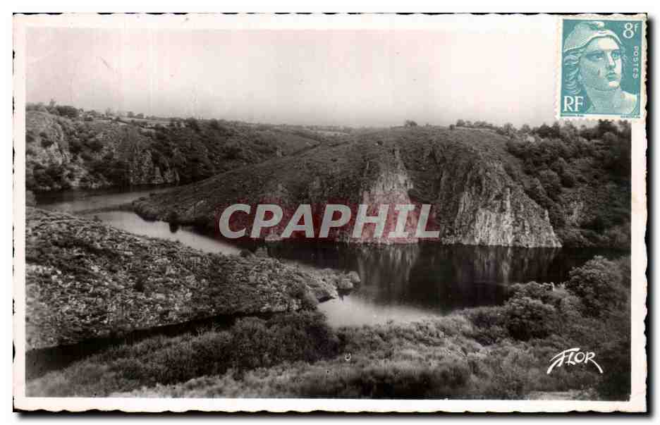 Vallée de la Creuse — Rochers de Saint-Sallet et confluent de la Sedelle et de la Creuse — Éditions Véritable