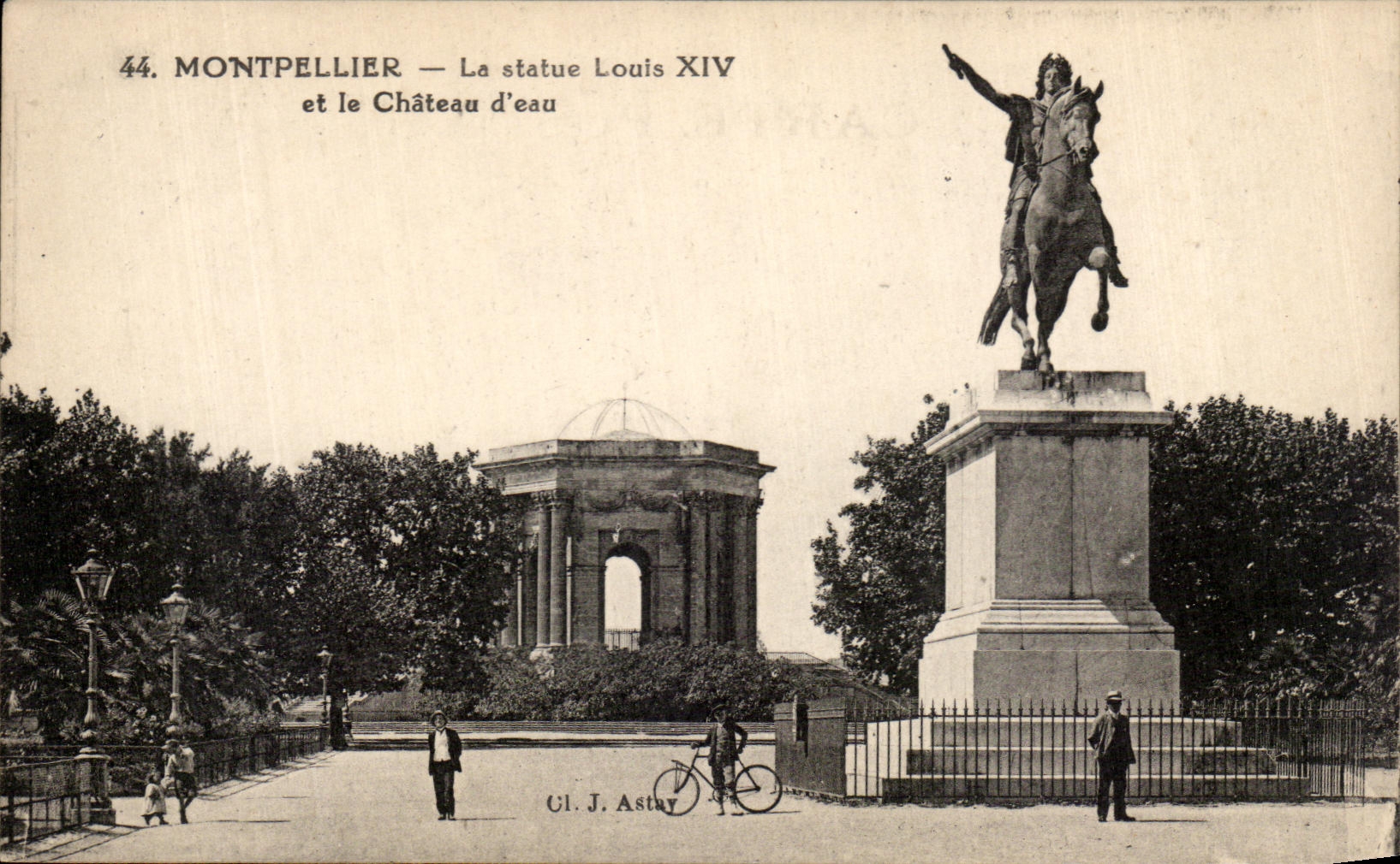 Montpellier — La statue Louis XIV et le Château d'eau — J. Asty