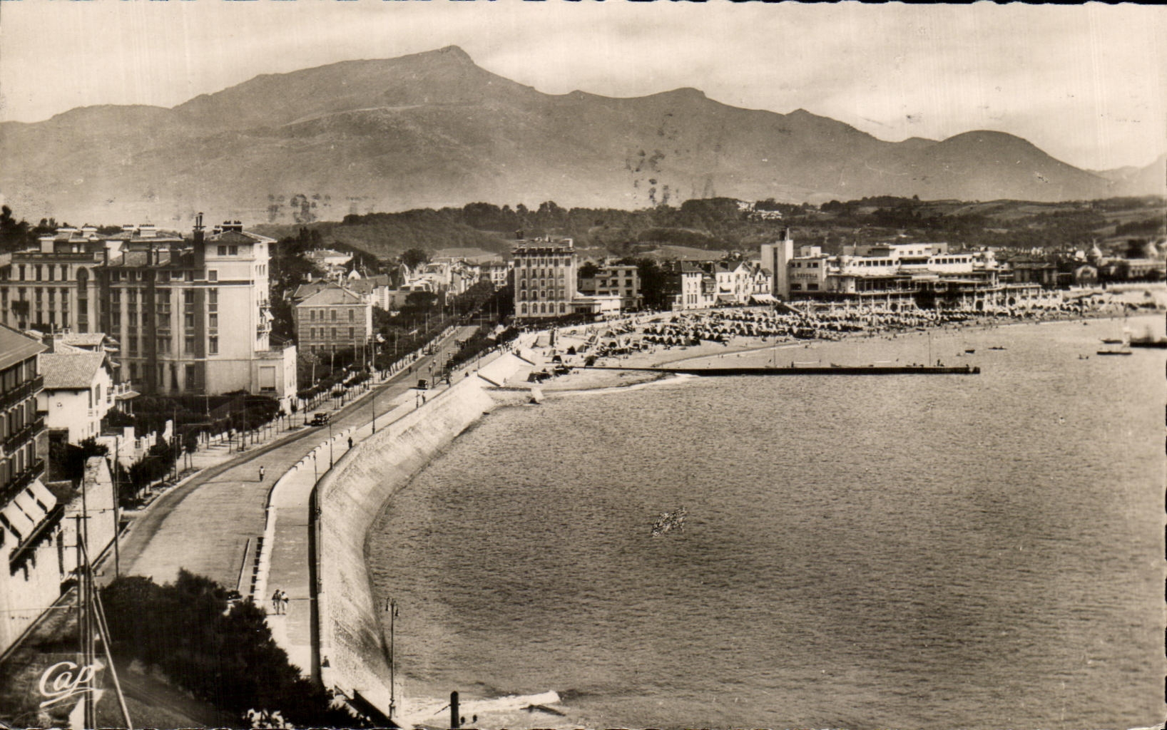 Saint-Jean-de-Luz — Vue générale de la plage et la Rhune — Cie Arts Photo
