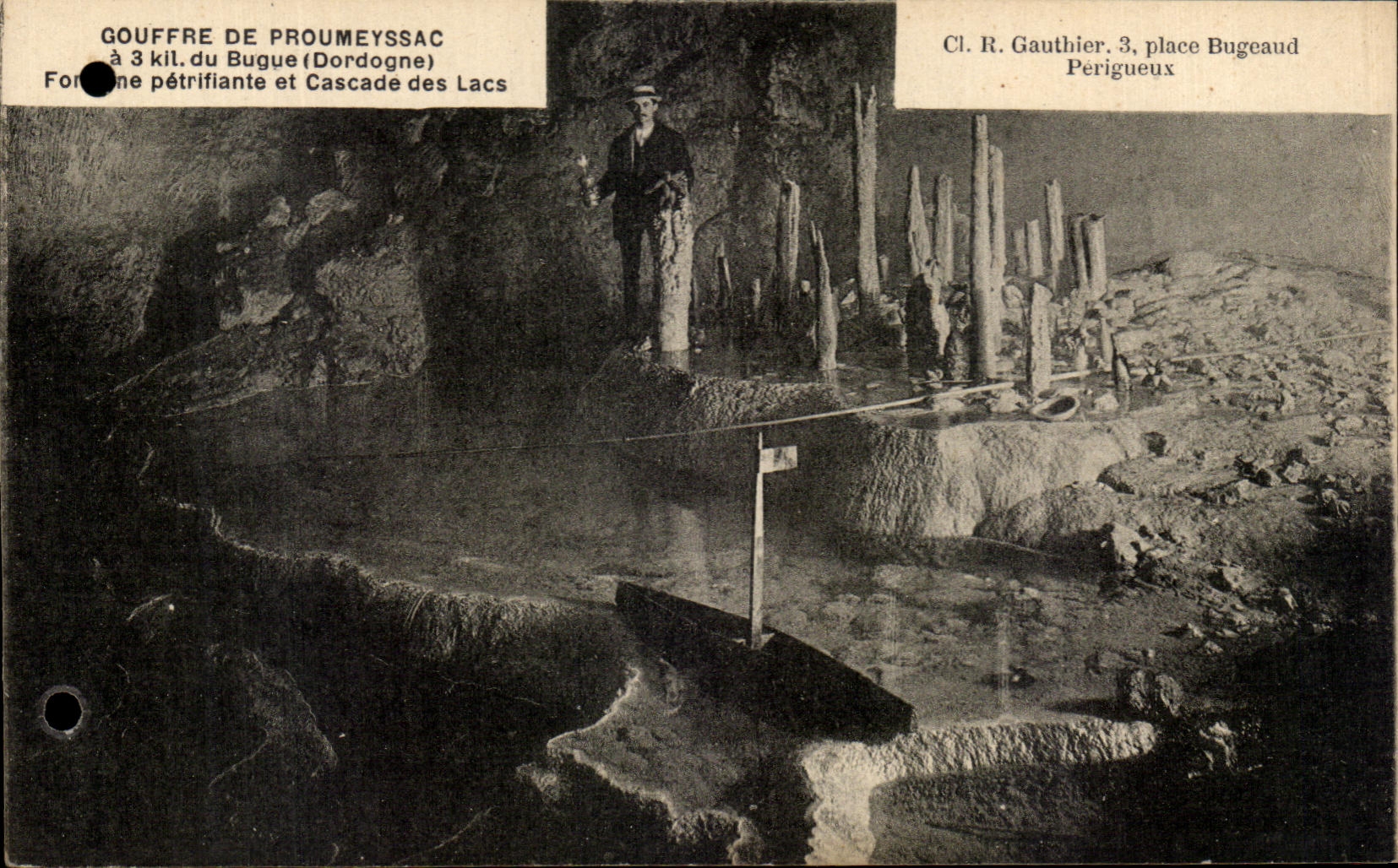 Gouffre de Proumeyssac — Gouffre pétrifiant et Cascade des Lacs — Cl. R. Gauthier, 3, place Bugeaud, Périgueux