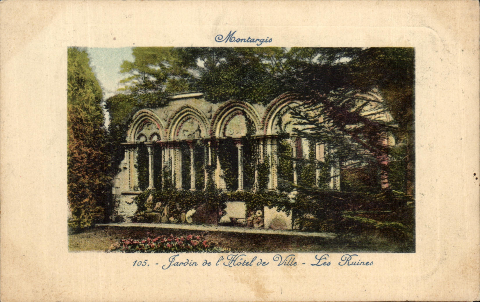 CPA Montargis Jardin De L'Hotel De Ville Les Ruines