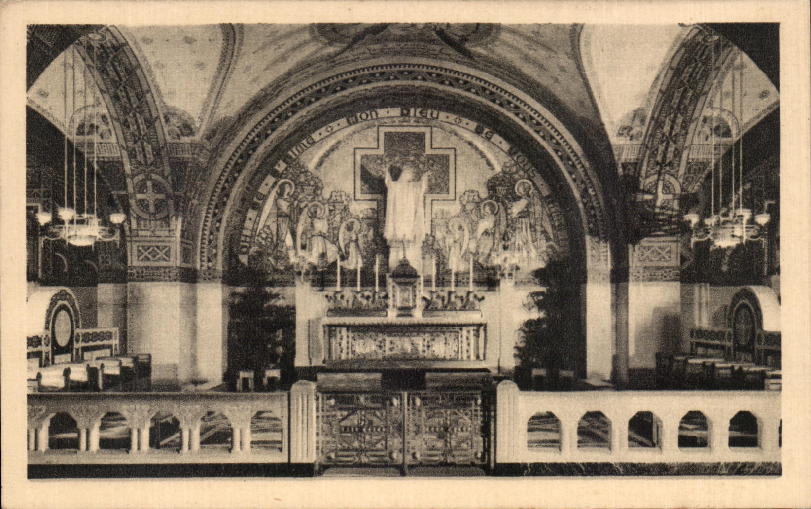 La Basilique de Lisieux — La Crypte — Le Chœur