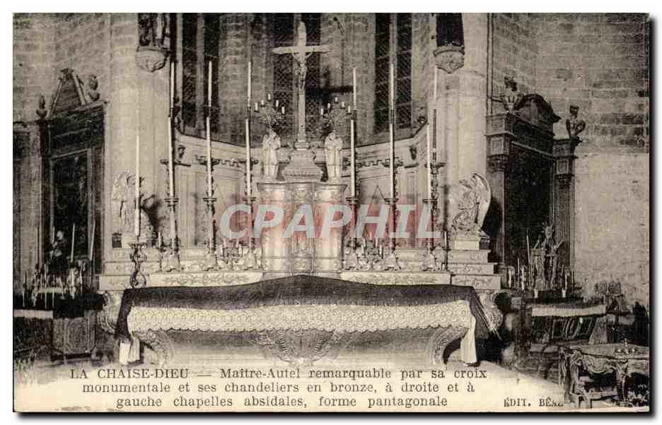 La Chaise-Dieu — Maître-autel remarquable par sa croix monumentale et ses chandeliers en bronze, à droite et à gauche chapelles absidales, forme pentagonale — Édit. Béaz