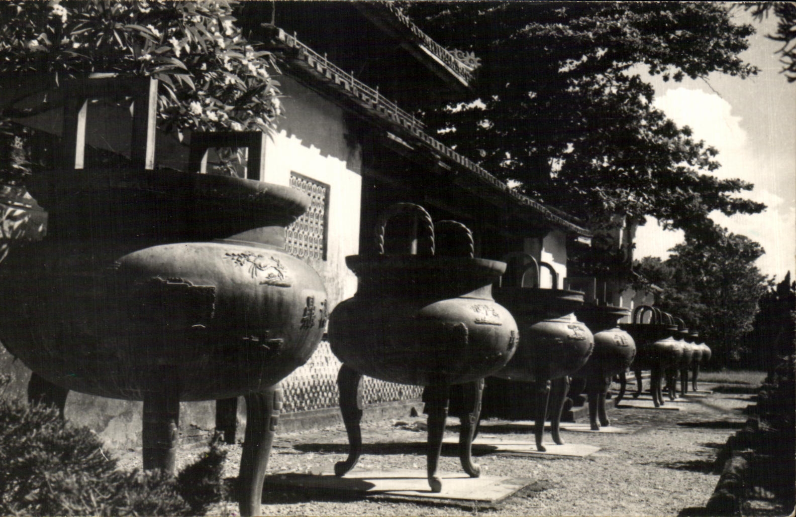 CPSM Chine Urnes dynastiques 