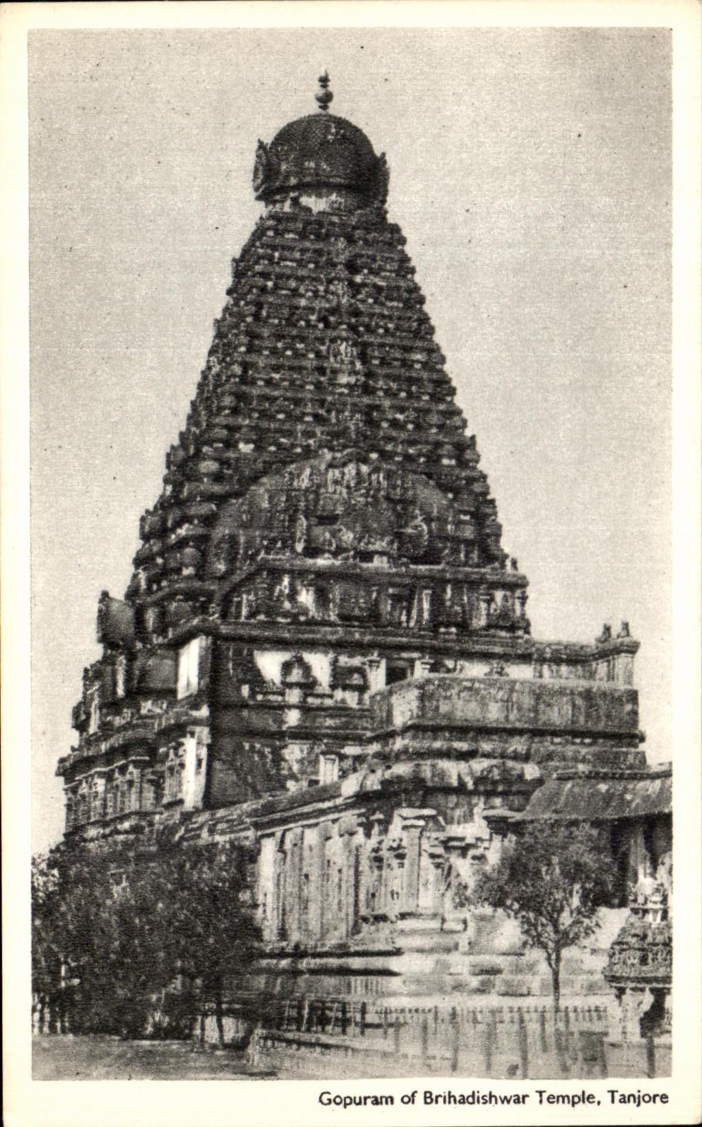 CPA Gopuram of Brihadishwar Temple Tanjore inde 