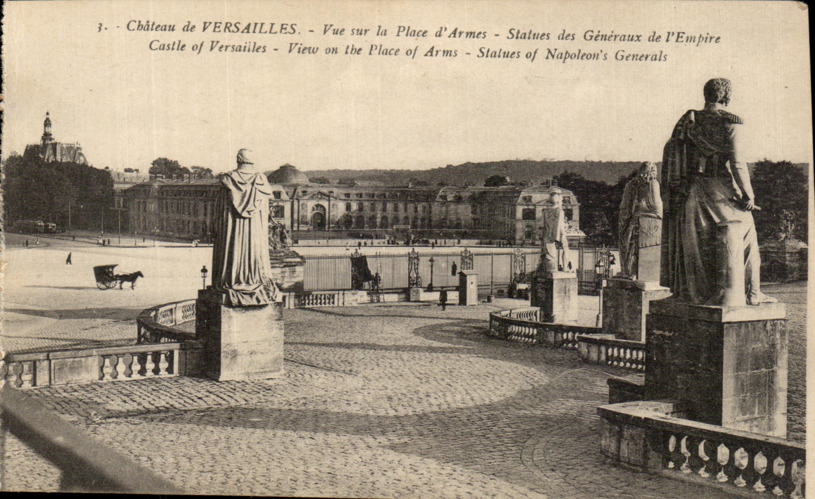 CPA Chateau de Versailles Vur sur la Place d'Armes Statues des Generaux de l'Empire Castl of versailles view on the Plac