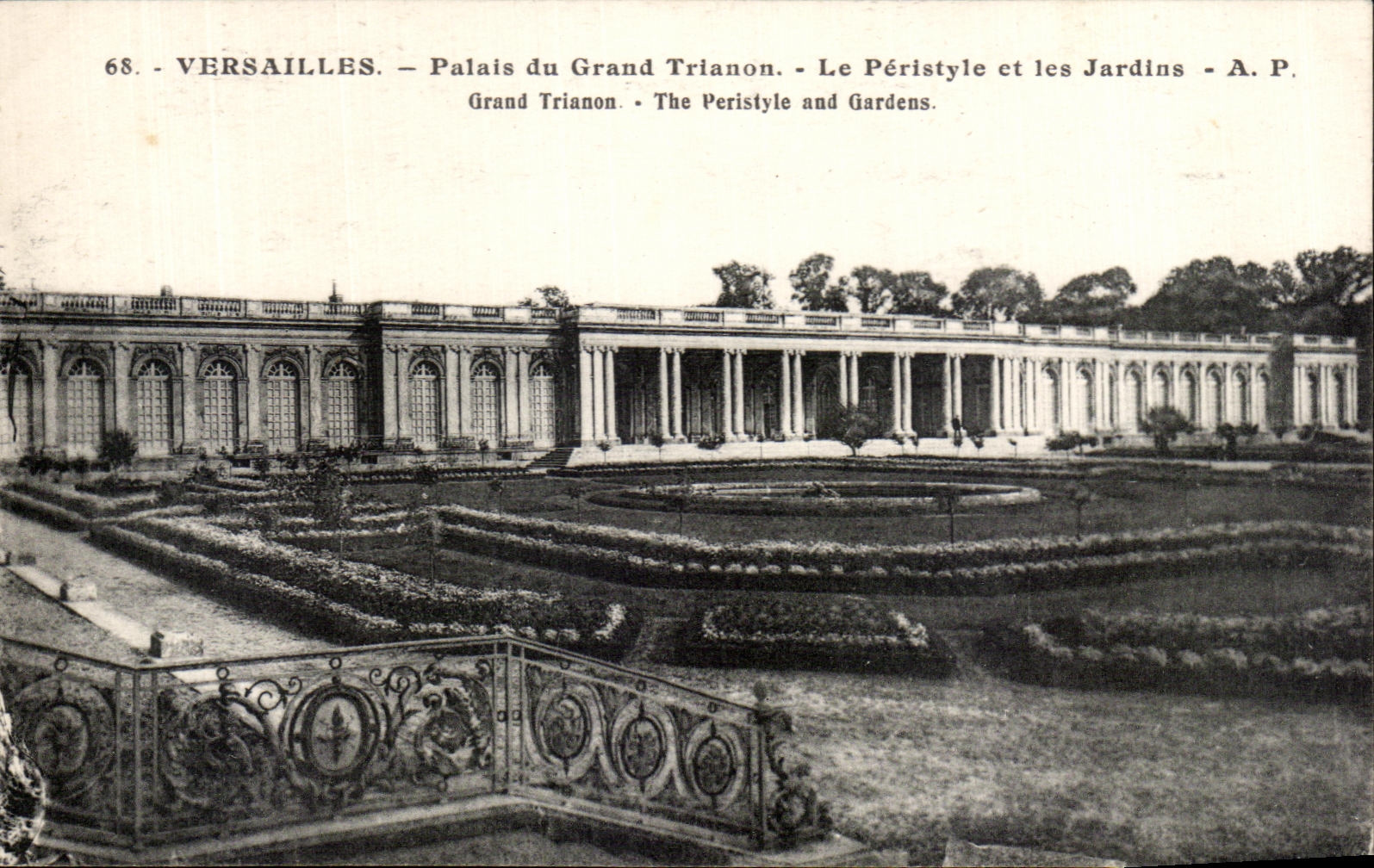 CPA Versailles Palais du Grand Trianon Le Peristyle et les Jardins Grand Trianon