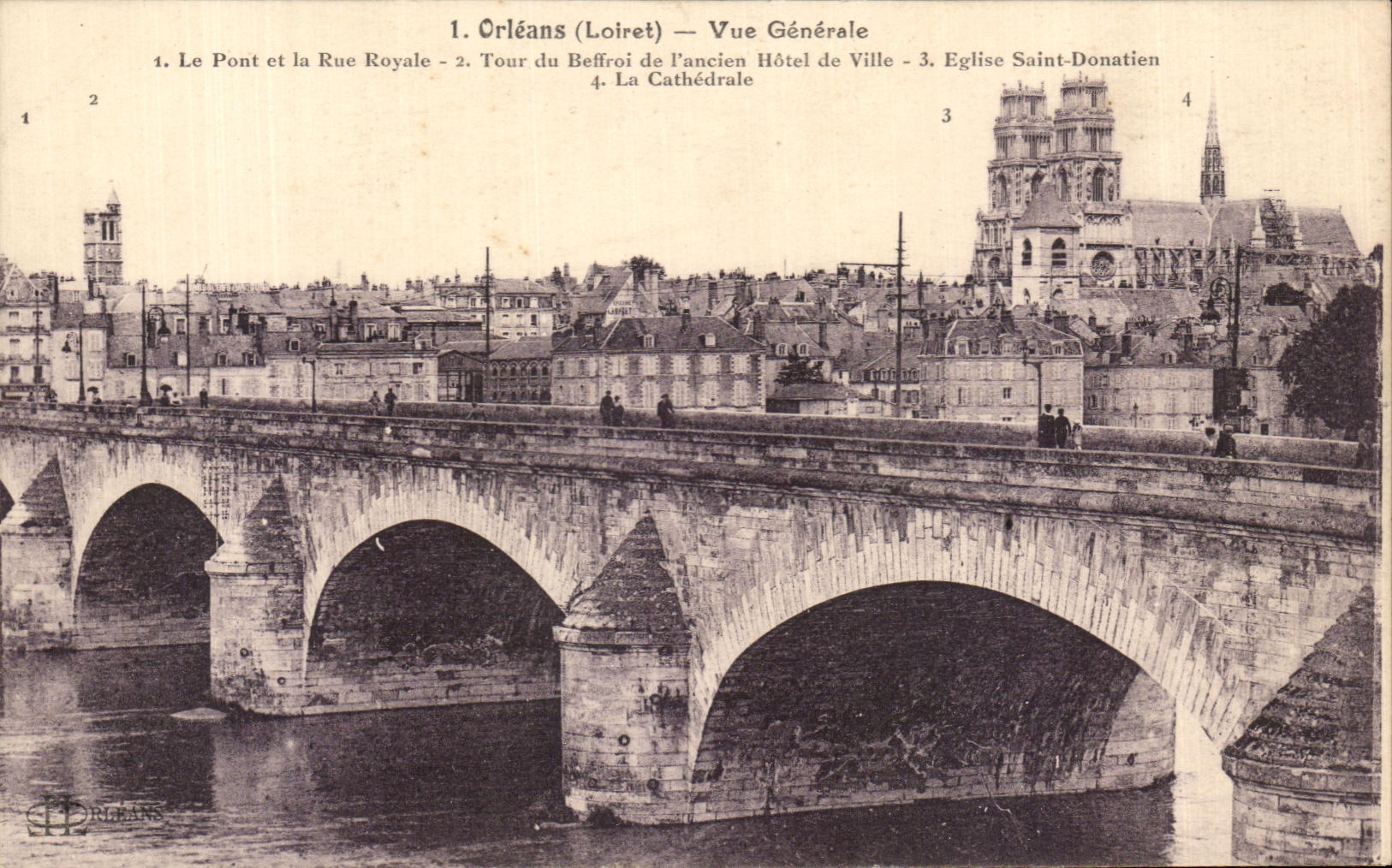 CPA Orleans Vue Generale Le pont et la Rue Royale tour du Beffroi de l'Ancien Hotel de Ville 