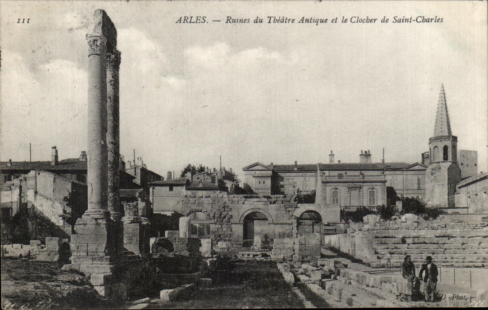 CPA Arles Ruines du Tbeatre Antique Et La clocher De Saint Charles