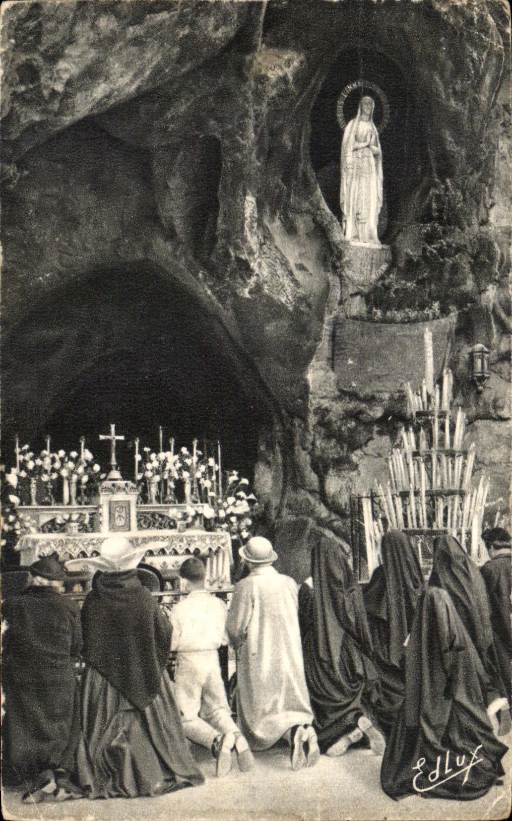 CPA Lourdes La grotte Miraculeuse