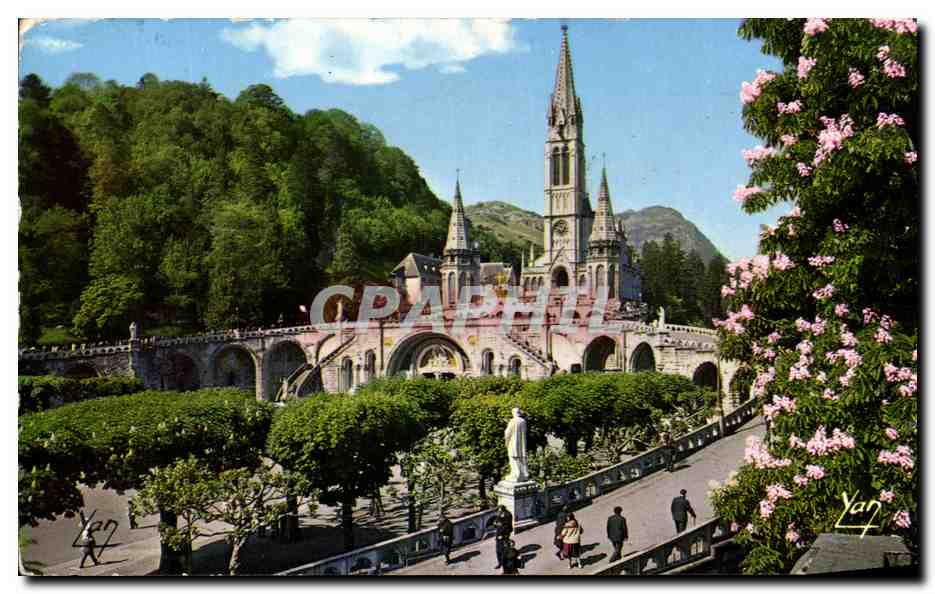 CPA Lourdes La basilique 