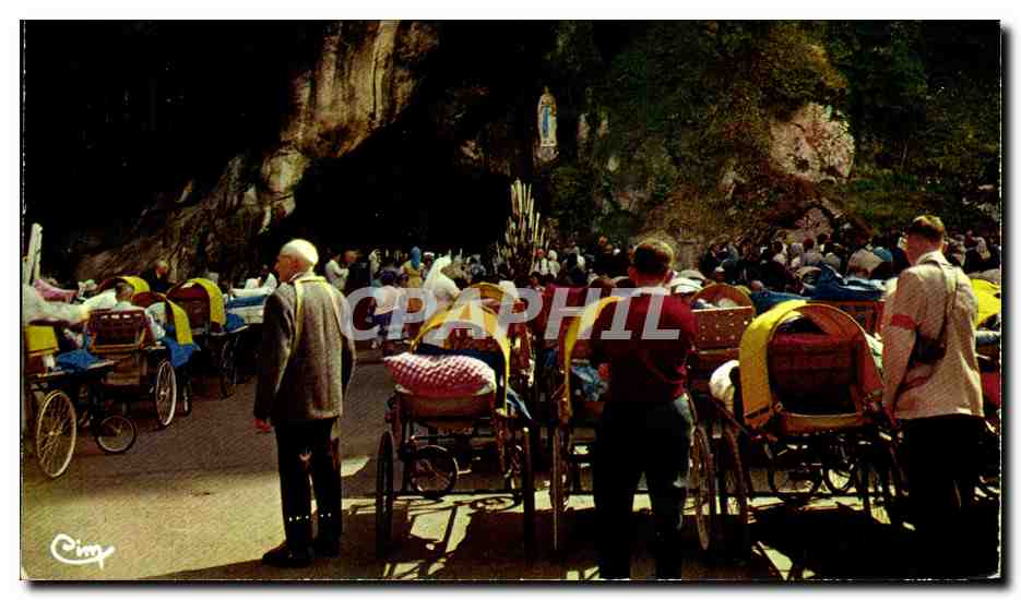CPA Lourdes La Grotte Benediction des Malades 