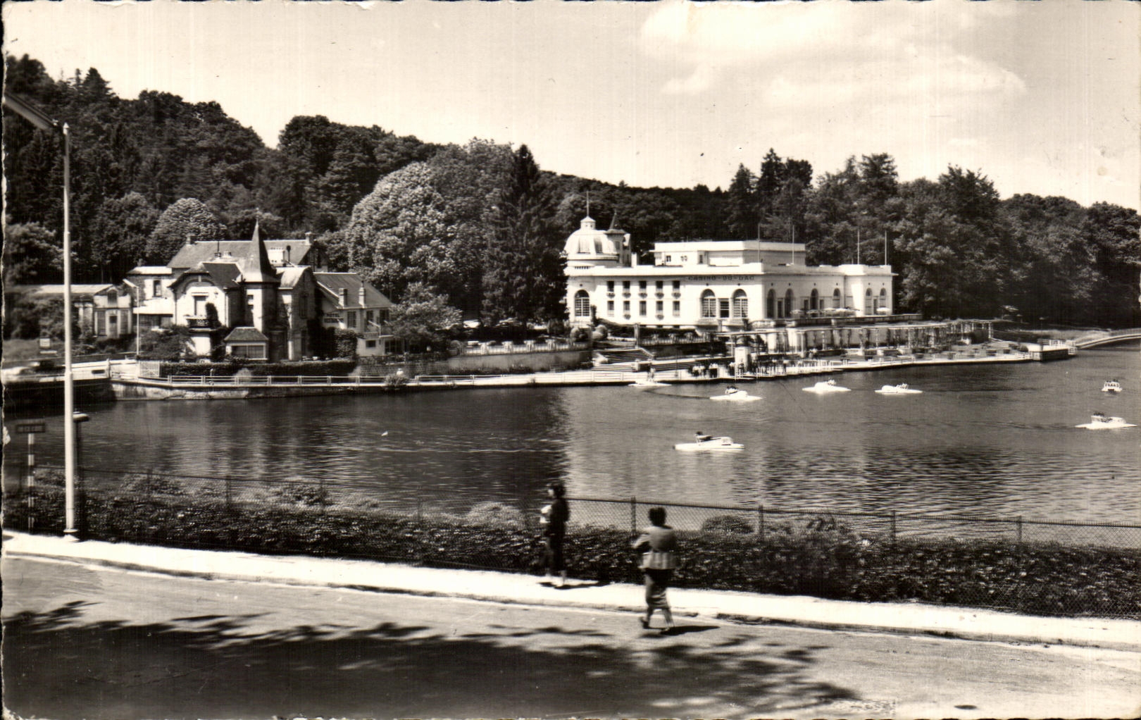 Bagnolles-de-l'Orne — El Casino del Lago y Terr. Pedalos — Estación Termal