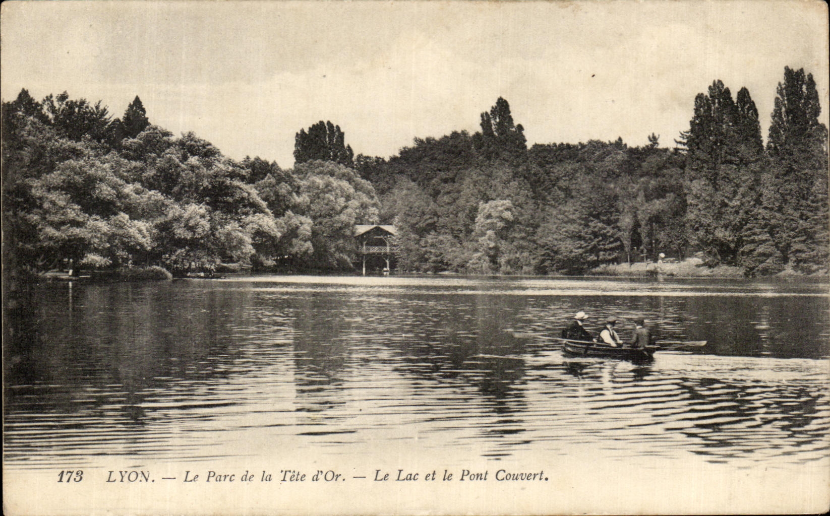 CPA Lyon Le Parc de la Tete d'Or Le lac et le pont Couvert