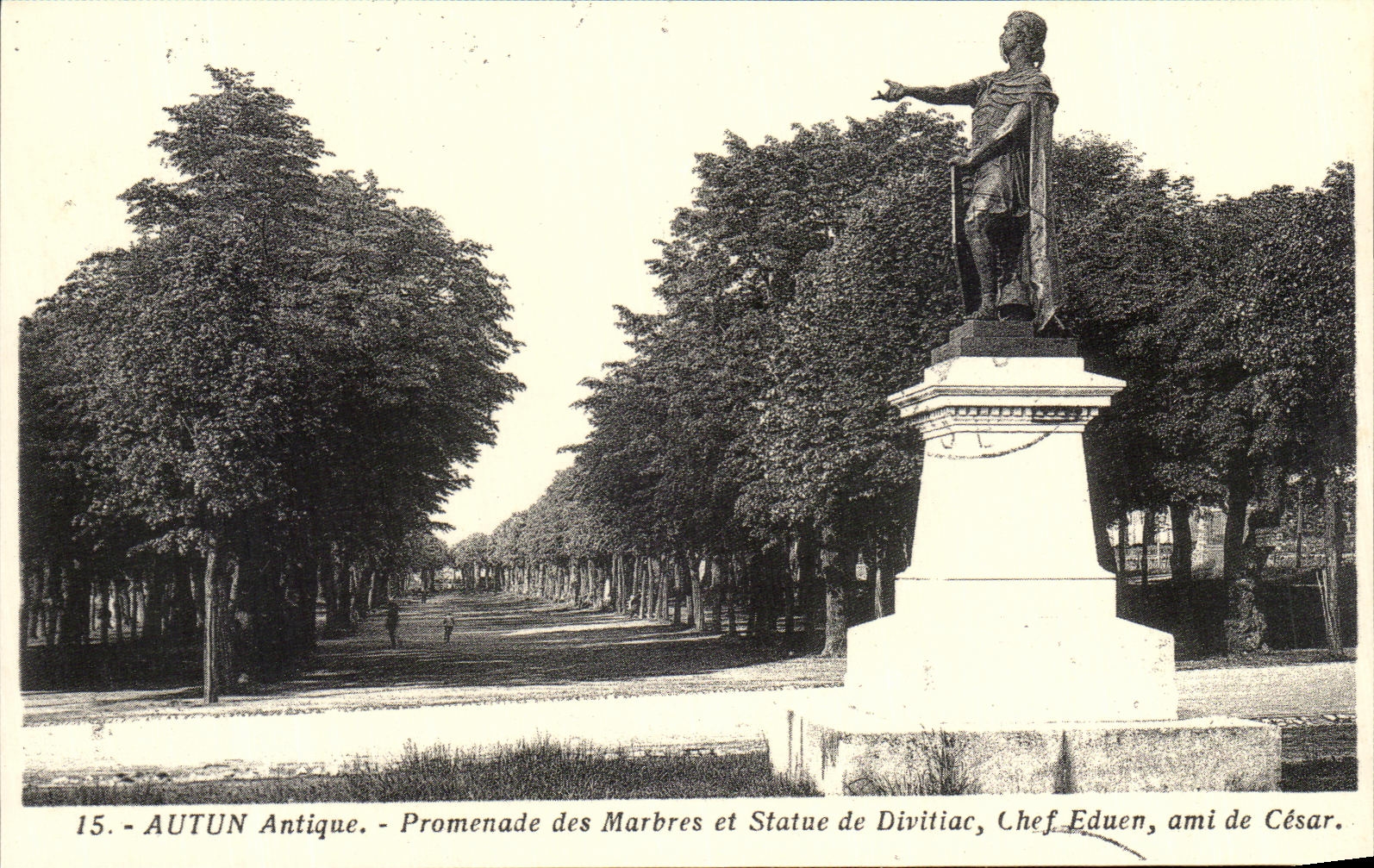 REPRO Autun Antique Promenade des Marbes et Statue de Divitiac Chef Eduen ami de Casar