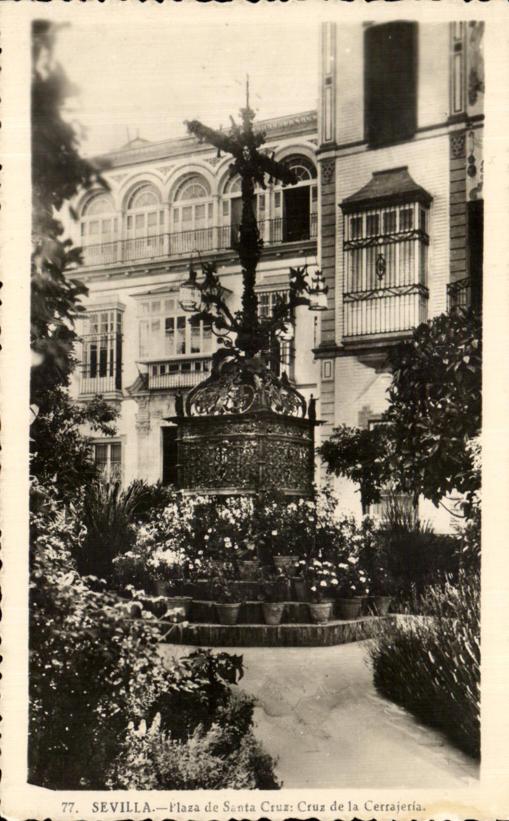 Sevilla — Plaza de Santa Cruz : Cruz de la Cerrajería — n° 77